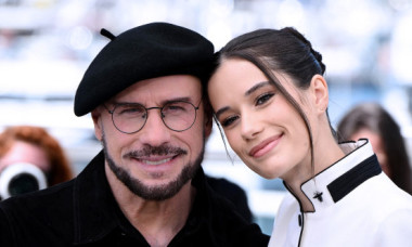 Fiica lui John Travolta, model pe podium la Paris. Ella Bleu are 26 de ani și își construiește propria carieră în lumina reflectoarelor