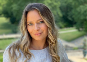 "E greu să te întorci acasă când părinții nu mai sunt". Laura Cosoi, mărturisire sfâșietoare după o vizită la Iași