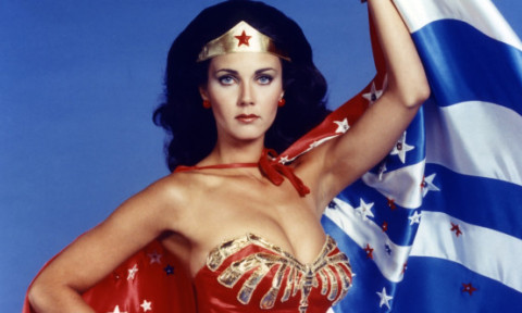 Lynda Carter, apariție spectaculoasă la 75 de ani: “Întinerește?”. Wonder Woman a dezvăluit secretul ei: “Doar apă și săpun”