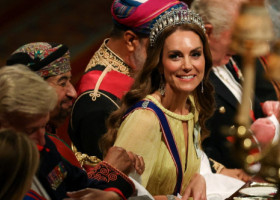 Kate Middleton, ca o rază de soare într-o rochie galbenă spectaculoasă. Prințesa a purtat și tiara preferată a prințesei Dianei