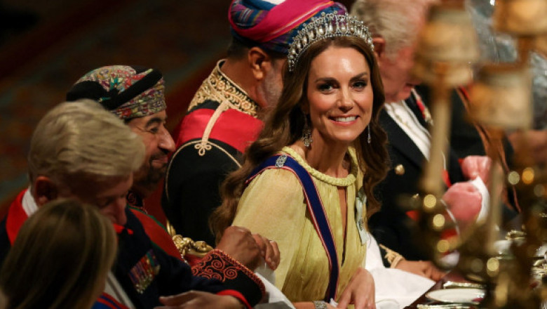 Kate Middleton, ca o rază de soare într-o rochie galbenă spectaculoasă. Prințesa a purtat și tiara preferată a prințesei Dianei