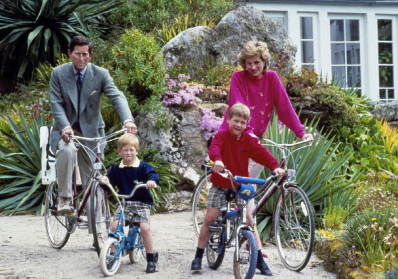prințul Charles, prințesa Diana și copiii lor, William și Harry