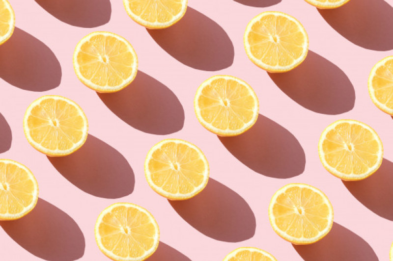 Repeated lemon on the pink background