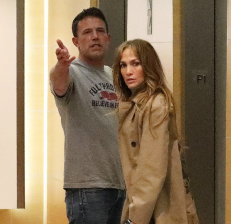 Ben Affleck and Jennifer Lopez spend sunday together but split again at the end of day