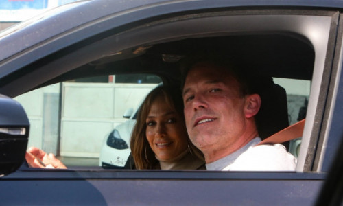 (FOTO) Jennifer Lopez si Ben Affleck, prima aparitie impreuna dupa zvonurile divortului. Vezi cum au fost surprinsi cei doi