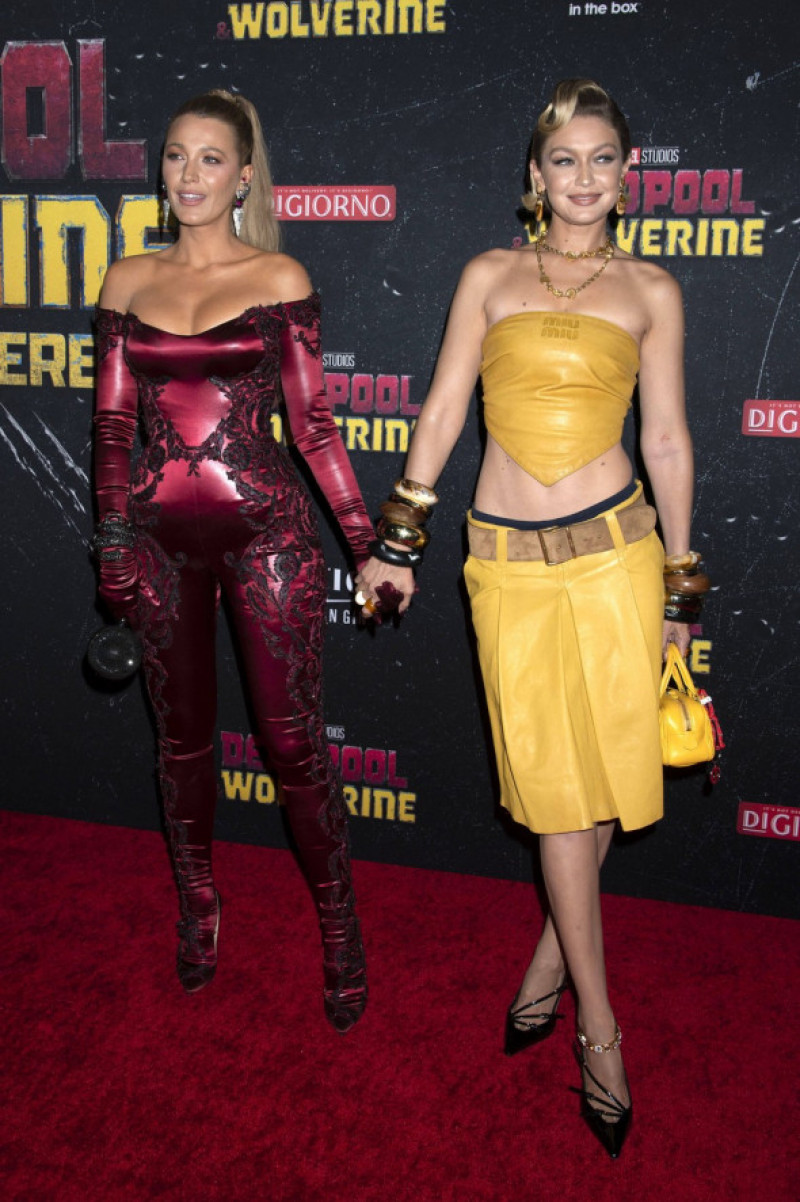 Blake Lively und Gigi Hadid bei der Weltpremiere des Kinofilms Deadpool &amp; Wolverine im David H. Koch Theater. New York,