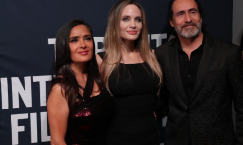 Angelina Jolie si Salma Hayek au intors toate privirile la Festivalul Internatinoal de Film de la Toronto