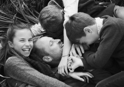 Prințul William, fotografii emoționante de Ziua Tatălui alături de cei trei copii