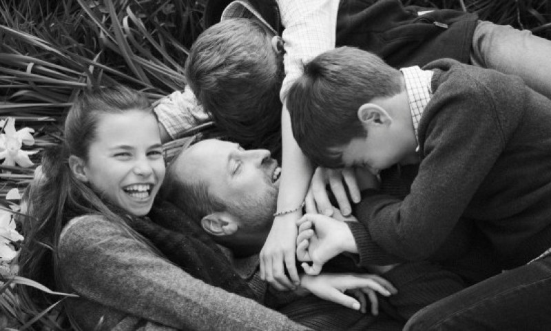 Prințul William, fotografii emoționante de Ziua Tatălui alături de cei trei copii