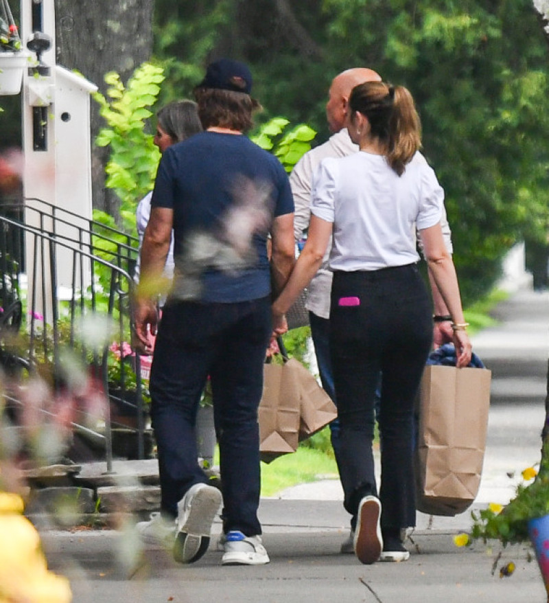 EXCLUSIVE: Tom Cruise and Ana de Armas Appear to Confirm Romantic Relationship on Weekend Get-A-Way in Vermont