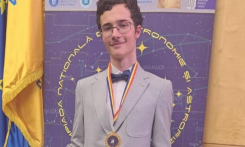 Un tânăr din Botoșani a pus România pe harta astronomiei mondiale. Matei Butnaru a obținut medalia de aur la competiția internațională de astronomie și astrofizică