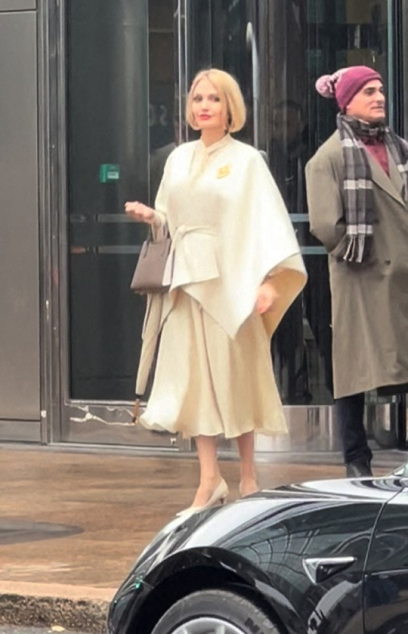 EXCLUSIVE: Londoners stunned as Angelina Jolie spotted strutting through Canary Wharf