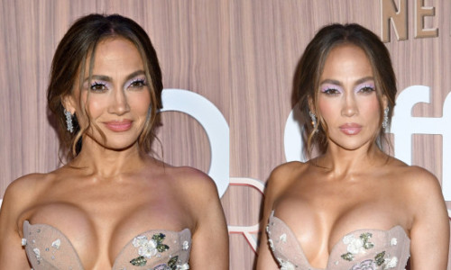 Jennifer Lopez a întors toate privirile la premiera filmului „Office Romance”. Artista a apărut alături de Brett Goldstein