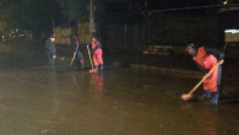 În Craiova, sistemul de canalizare al orașului a cedat. FOTO: Facebook Lia Olguța Vasilescu | Poza 6 din 12