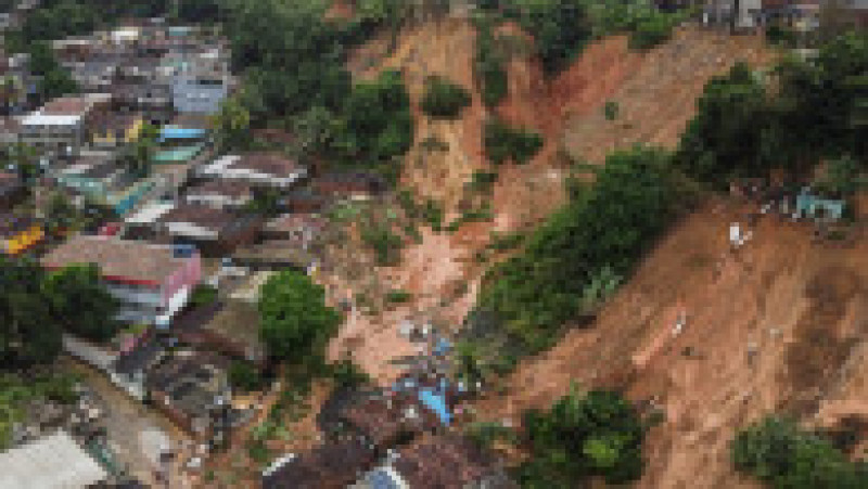 Inundațiile au provocat alunecări masive de pământ Foto: Profimdia Images | Poza 6 din 13
