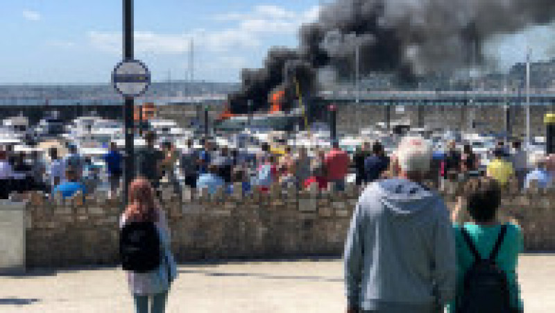 Un super-iaht a luat foc și s-a scufundat într-un port din Anglia Foto: Profimedia Images | Poza 5 din 14