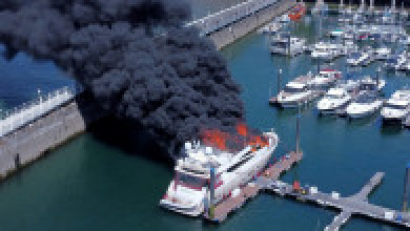 Un super-iaht a luat foc și s-a scufundat într-un port din Anglia Foto: Profimedia Images | Poza 7 din 14