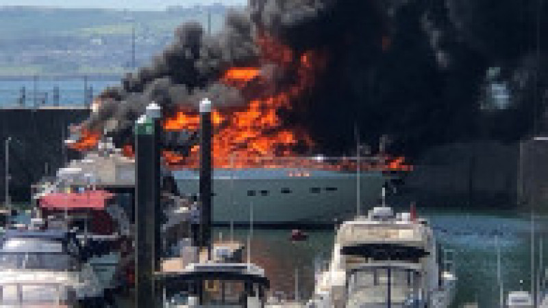 Un super-iaht a luat foc și s-a scufundat într-un port din Anglia Foto: Profimedia Images | Poza 2 din 14