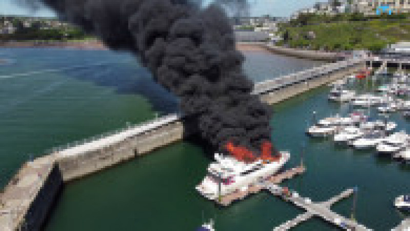 Un super-iaht a luat foc și s-a scufundat într-un port din Anglia Foto: Profimedia Images | Poza 8 din 14
