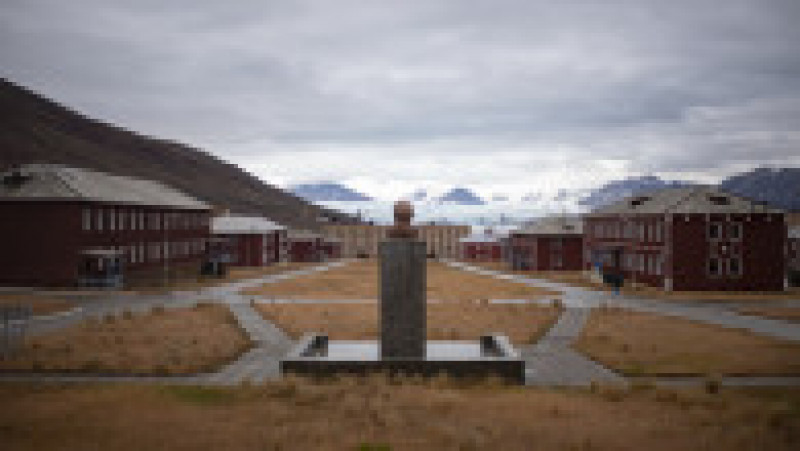 Satul minier sovietic Pyramiden din Svalbard (Norvegia), abandonat în 1998 odată cu închiderea minei locale. Sursa foto: Profimedia Images | Poza 2 din 49