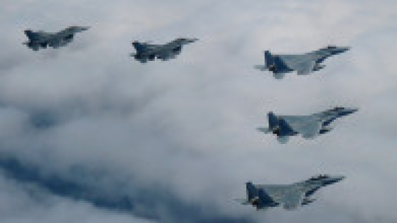 Demonstrația de forță de pe cerul Coreei de Sud a inclus 20 de aeronave, inclusiv avioane de luptă invizibile F-35A. Foto: Profimedia Images | Poza 1 din 4