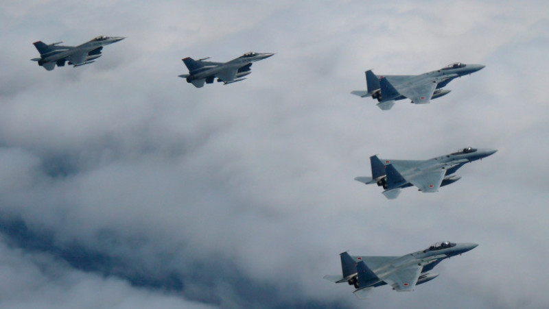 Demonstrația de forță de pe cerul Coreei de Sud a inclus 20 de aeronave, inclusiv avioane de luptă invizibile F-35A. Foto: Profimedia Images