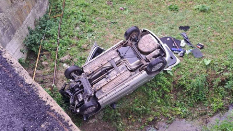 Un bărbat a decedat, iar alţi doi au fost răniţi într-un accident rutier produs în județul Neamţ. Foto: ISU Neamț 
