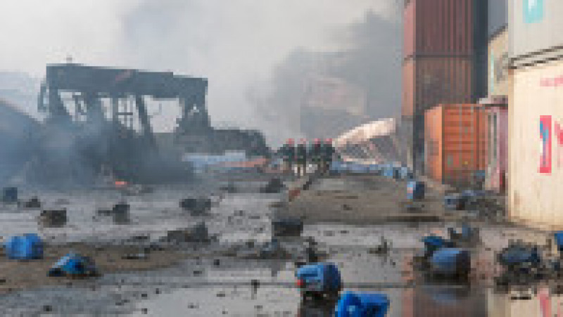 41 morți și sute de răniți într-un incendiu de proporţii la un depozit de containere din Bangladesh. Foto: Profimedia Images | Poza 4 din 18