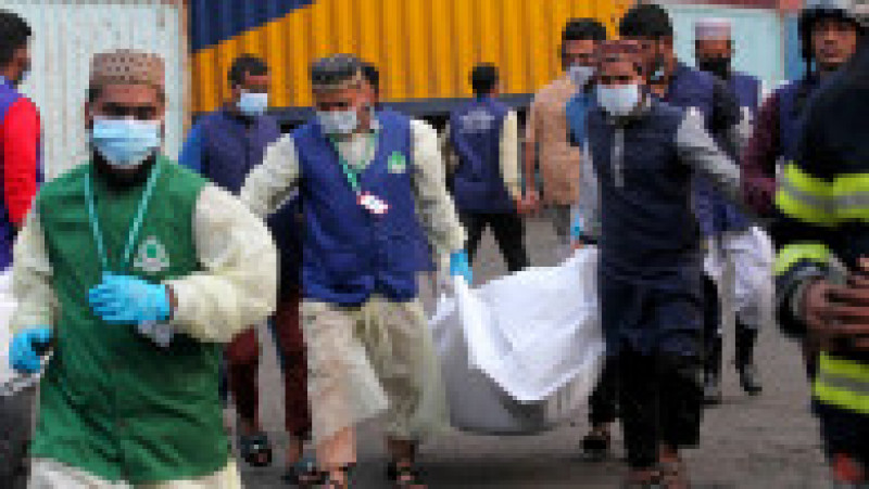 41 morți și sute de răniți într-un incendiu de proporţii la un depozit de containere din Bangladesh. Foto: Profimedia Images | Poza 9 din 12