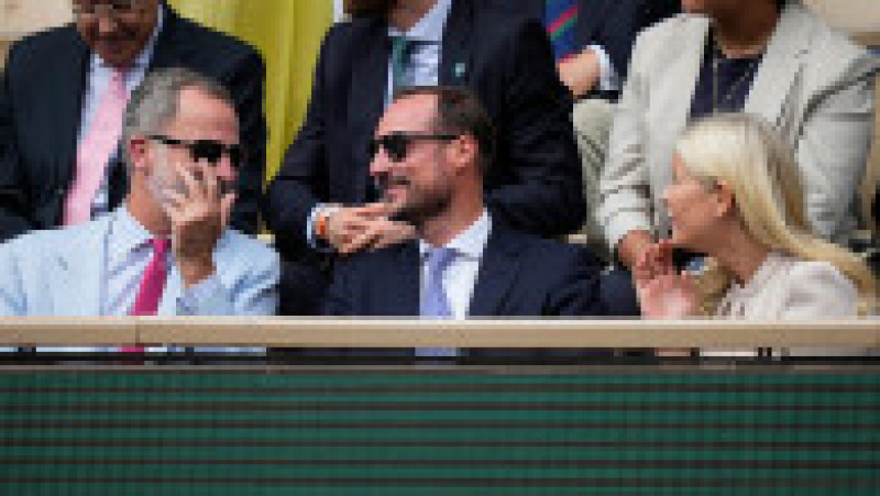 Regele Felipe al VI-lea al Spaniei vorbește cu Haakon, prințul moștenitor al Norvegiei și cu soția acestuia, prințesa Mette-Marit Foto: Profimedia Images | Poza 7 din 25