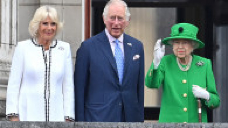 Regina Elisabeta a II-a alături de Charles, moștenitorul Coroanei și Camilla, ducesa de Cornwall Foto: Profimedia Images | Poza 2 din 13