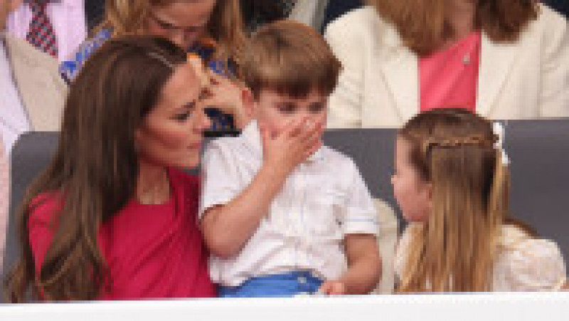 Prințul Louis captează atenția surorii sale mai mari, Charlotte Foto: Profimedia Images | Poza 22 din 43