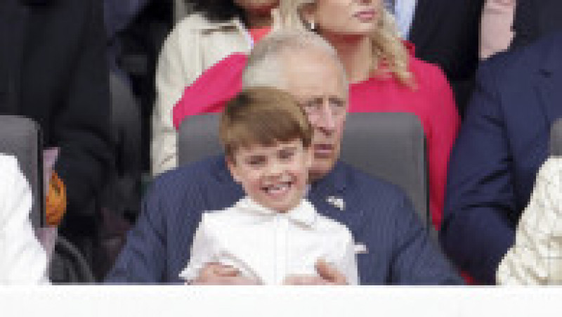 Prințul Louis în brațe la bunicul său, prințul Charles Foto: Profimedia Images | Poza 12 din 53