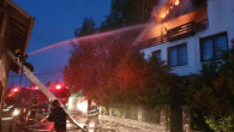 Incendiu puternic la o fabrică de mobilă din Prahova. FOTO: ISU Prahova | Poza 4 din 6