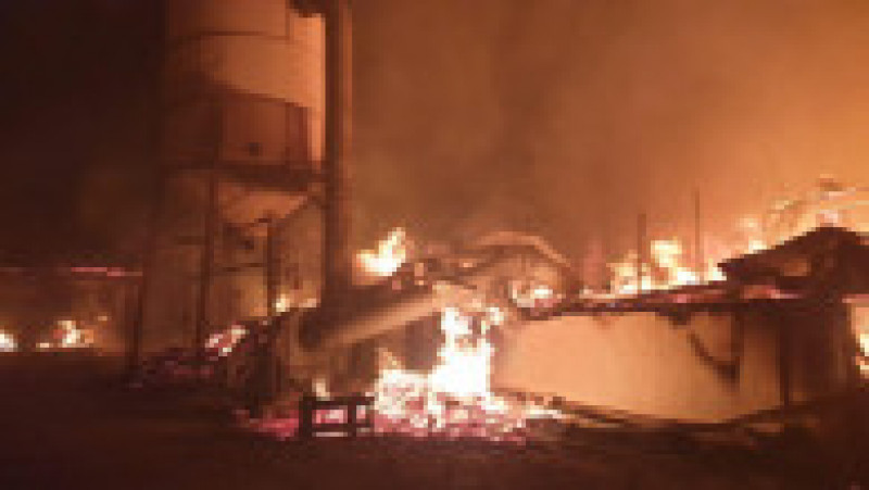 Incendiu puternic la o fabrică de mobilă din Prahova. FOTO: ISU Prahova | Poza 5 din 6