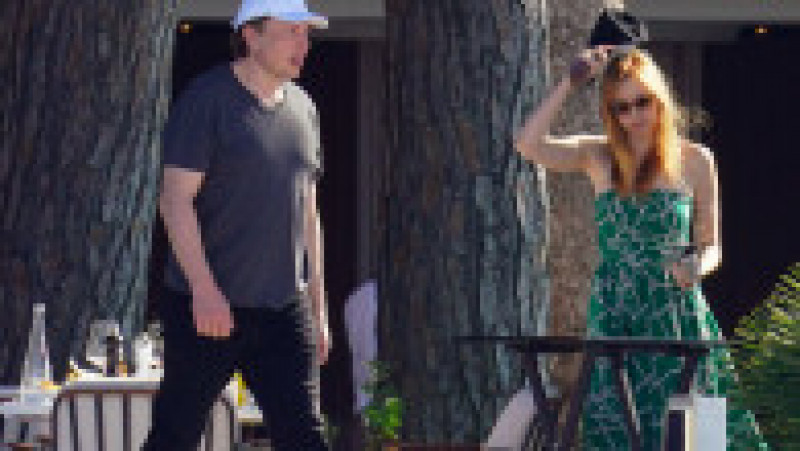 Elon Musk a fost surprins pentru prima oară în public alături de noua iubită, actrița australiană Natasha Bassett. FOTO: Profimedia Images | Poza 4 din 12