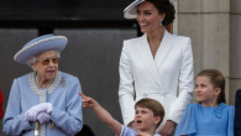 Prințul Louis a stat chiar lângă străbunica sa, Regina Elisabeta a II-a Foto: Profimedia Images | Poza 13 din 34