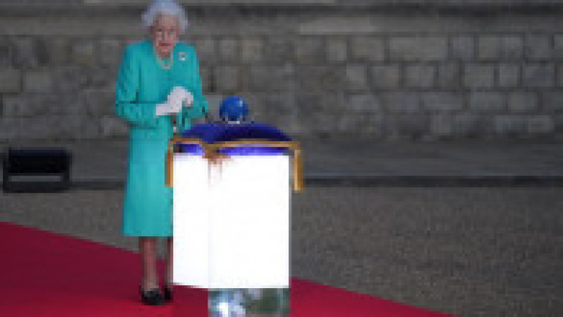Regina dă startul ceremoniilor de aprindere a torțelor Foto: Profimedia Images | Poza 7 din 20