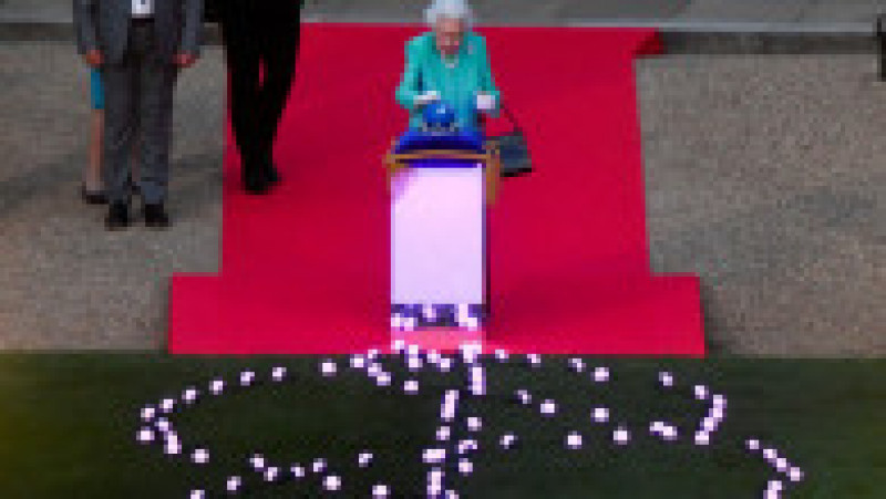 Regina și-a făcut apariția la Castelul Windsor pentru momentul aprinderii torțelor Foto: Profimedia Images | Poza 9 din 20