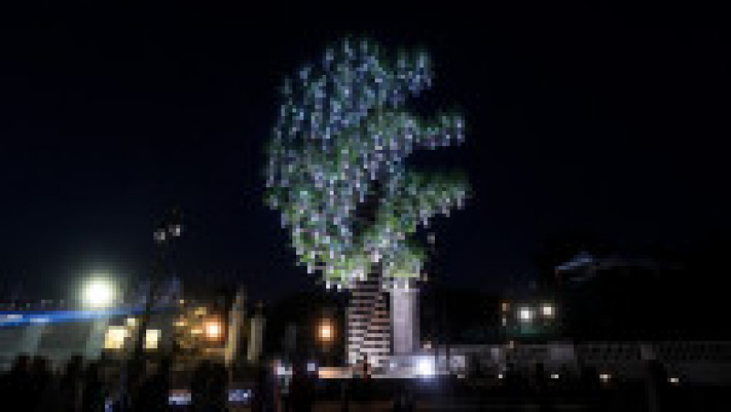 „Copacul copacilor”, creat de designerul Thomas Heatherwick pentru ceremonia luminilor de la Palatul Buckingham Foto: Profimedia Images | Poza 18 din 20