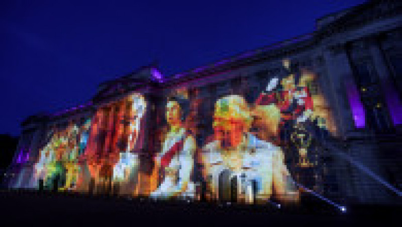 Chipul Reginei Elisabeta, proiectat pe Palatul Buckingham la ceremonia luminilor Foto: Profimedia Images | Poza 17 din 20