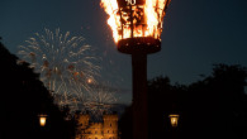 Torța aprinsă și focul de artificii au marcat la Castelul Windsor finalul primei zile a Jubileului de Platină al Reginei Elisabeta a II-a Foto: Profimedia Images | Poza 12 din 20