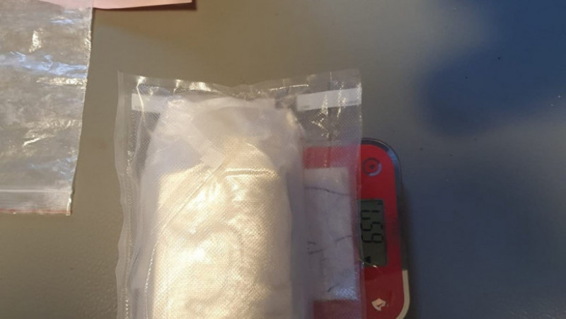 La perchezițiile făcute ieri au fost descoperite aproximativ 16 kilograme de canabis și 600 grame de cocaină. Foto: DIICOT