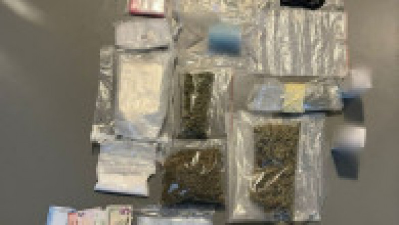 La perchezițiile făcute ieri au fost descoperite aproximativ 16 kilograme de canabis și 600 grame de cocaină. Foto: DIICOT | Poza 5 din 6