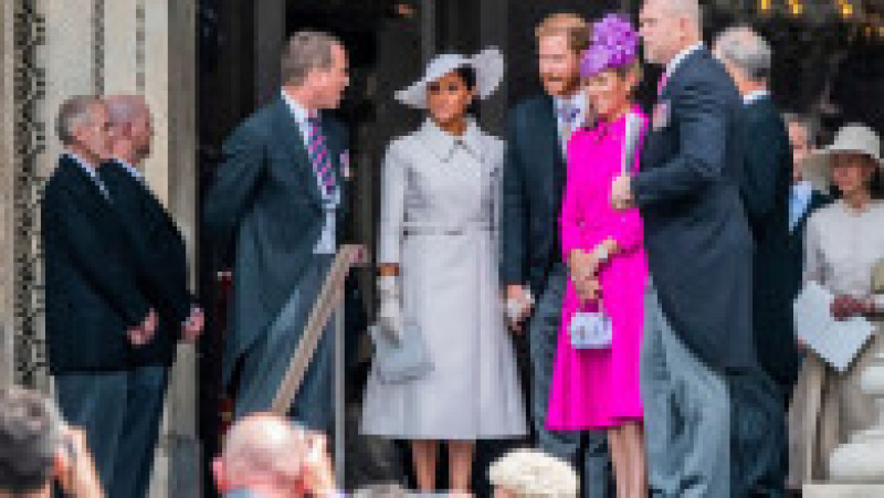 Prințul Harry și Meghan vorbesc cu Mike Tindall, Zara Phillips și Peter Phillips Foto: Profimedia Images | Poza 10 din 28