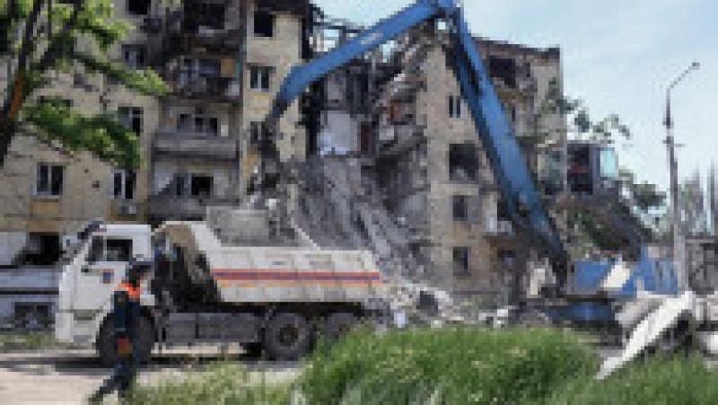 Viața printre ruine, în Mariupolul ocupat de ruși. Foto: Profimedia | Poza 9 din 13