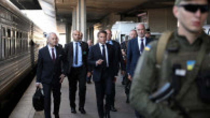 Președintele francez Emmanuel Macron a ajuns în gara din Kiev. Foto: Profimedia Images | Poza 21 din 31