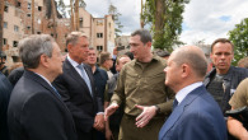 Klaus Iohannis, Emmanuel Macron, Mario Draghi și Olaf Scholz vizitează orașul ucrainean Irpin. Foto: Administrația Prezidențială | Poza 1 din 31