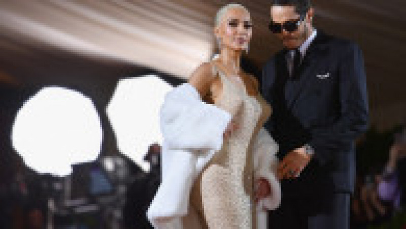 Kim Kardashian, acuzată că a "deteriorat iremediabil" rochia lui Marilyn Monroe pe care a purtat-o la Gala Met 2022. Sursa foto: Profimedia Images | Poza 8 din 17