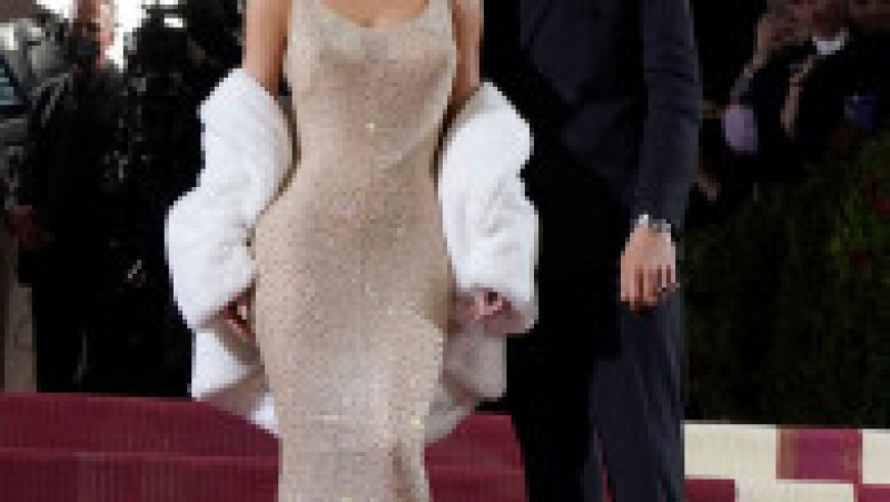 Kim Kardashian, acuzată că a "deteriorat iremediabil" rochia lui Marilyn Monroe pe care a purtat-o la Gala Met 2022. Sursa foto: Profimedia Images | Poza 12 din 17
